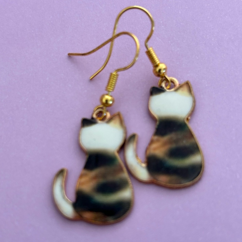 NWOT 😻 earrings Calico Cat black white orange enamel Goldt. hypoallergenic wire